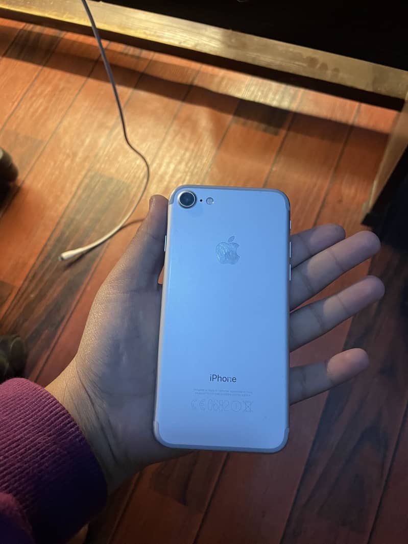 Apple iPhone 7 0