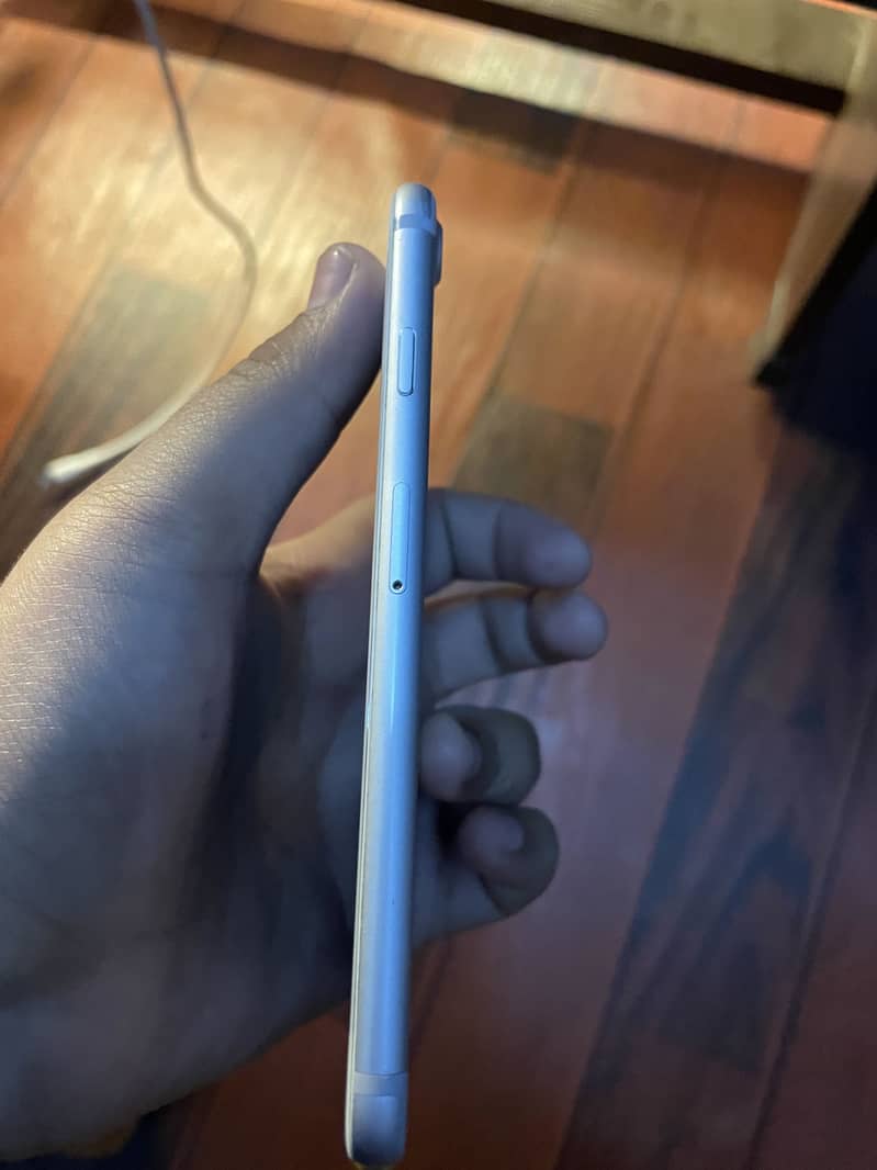Apple iPhone 7 2