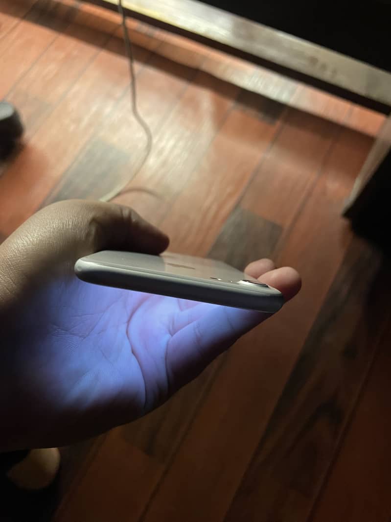 Apple iPhone 7 3