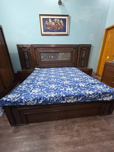 Bedroom set King Size Bed, Wardrobe, Dressing Table