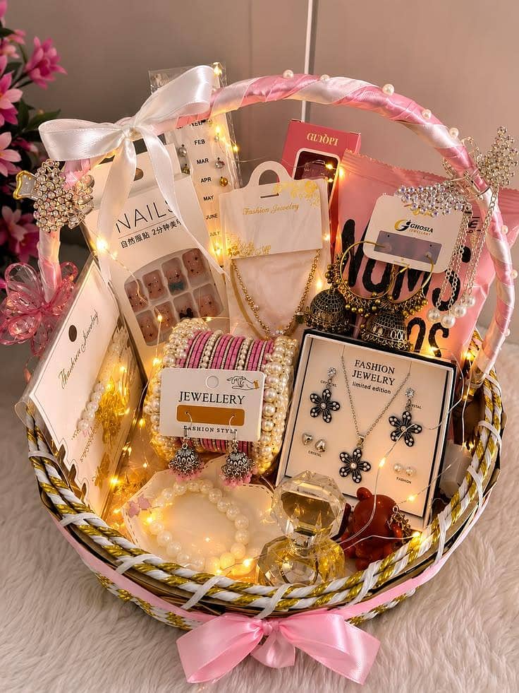 CUSTOMISED GIFT BASKET 0