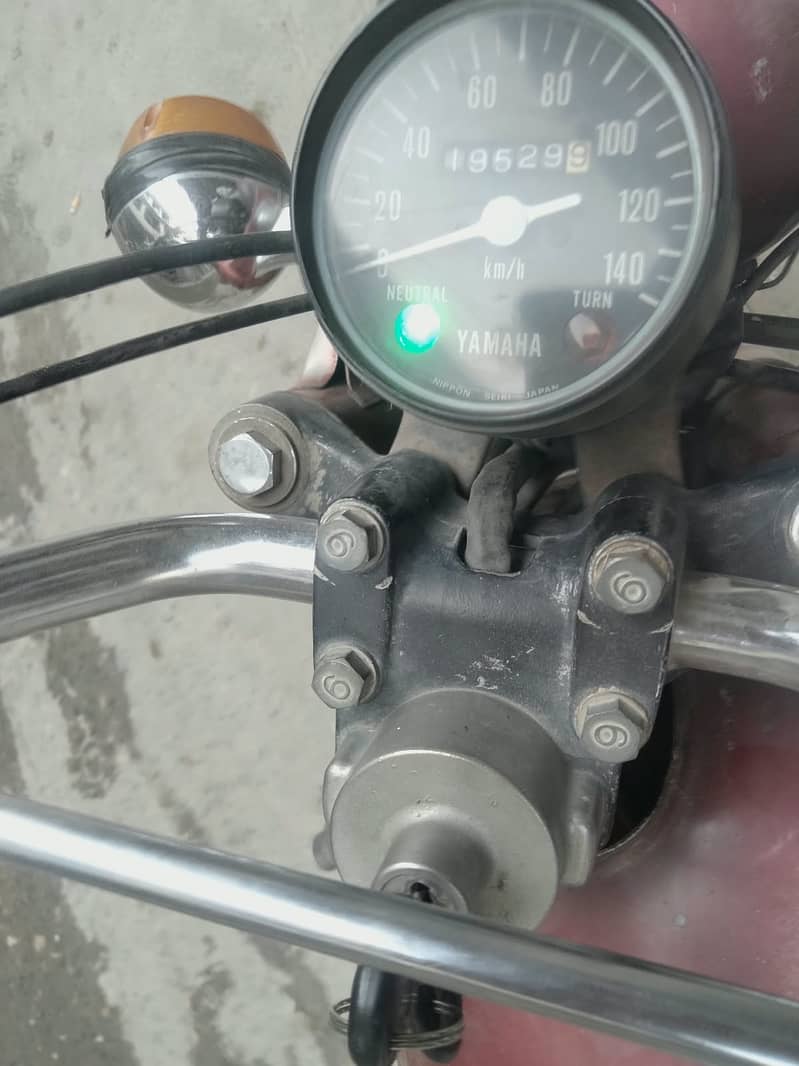 YAMAHA 100 6