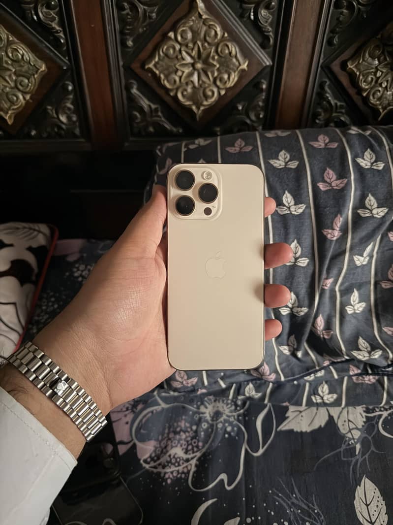 Apple iPhone 16 Pro Max 6
