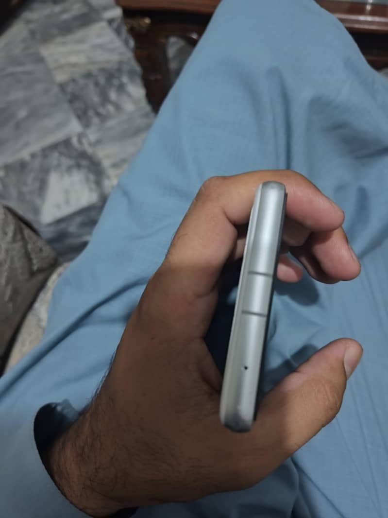 Google Pixel 7a 4