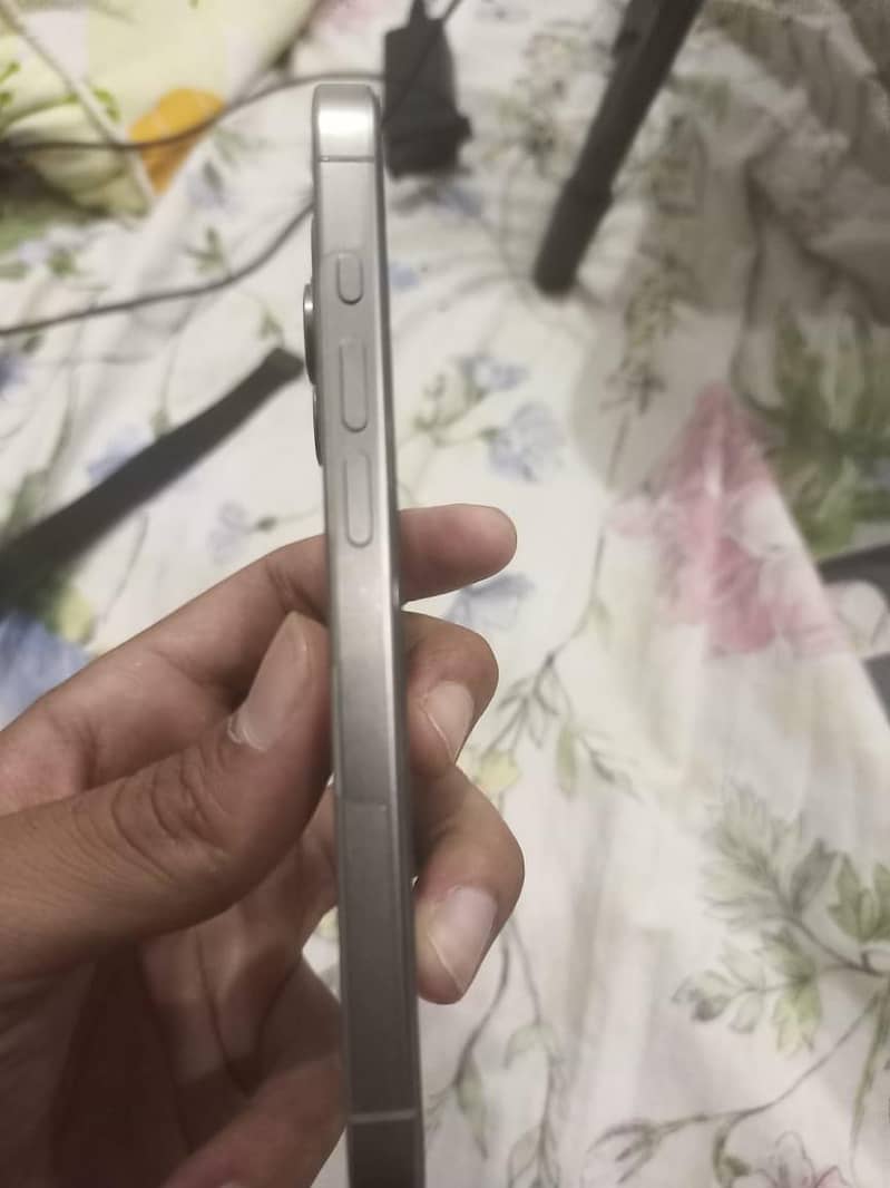 Apple iPhone 15 Pro 1