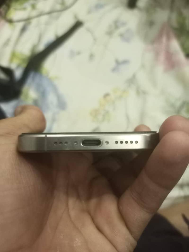 Apple iPhone 15 Pro 2