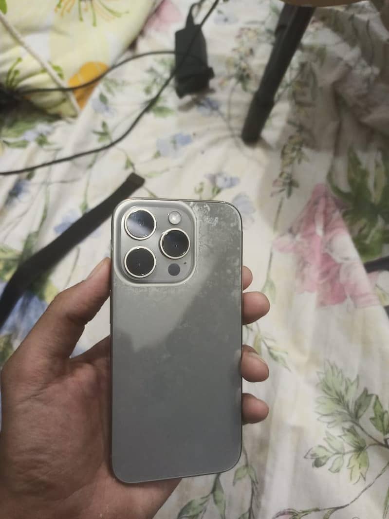 Apple iPhone 15 Pro 3