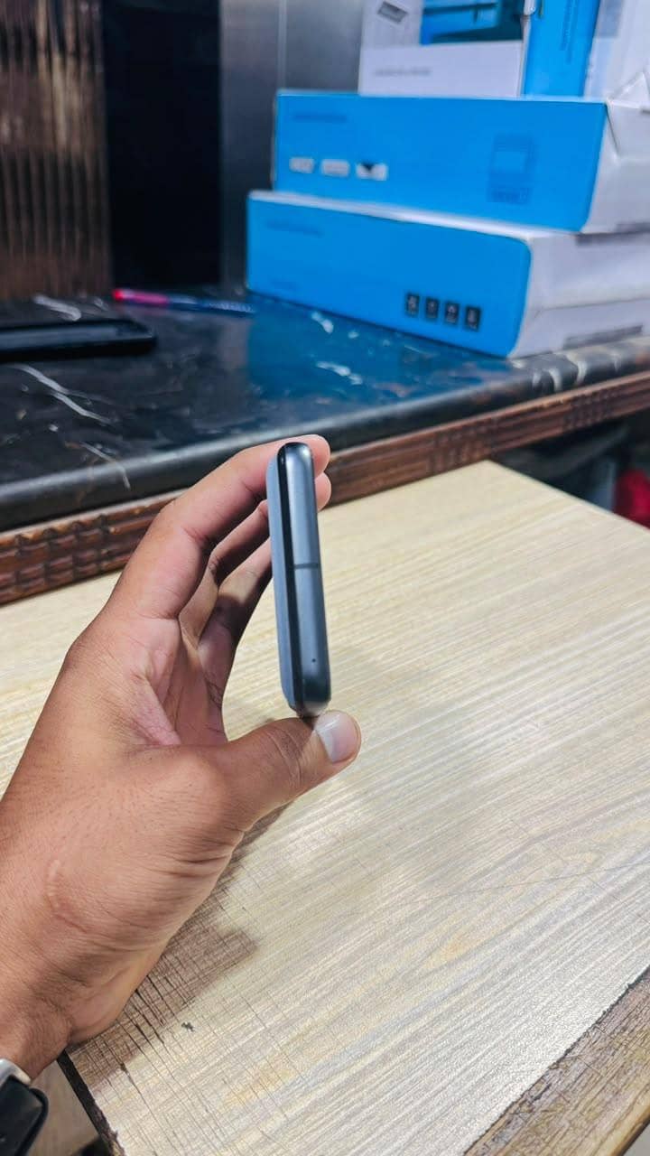 Google Pixel 8 6