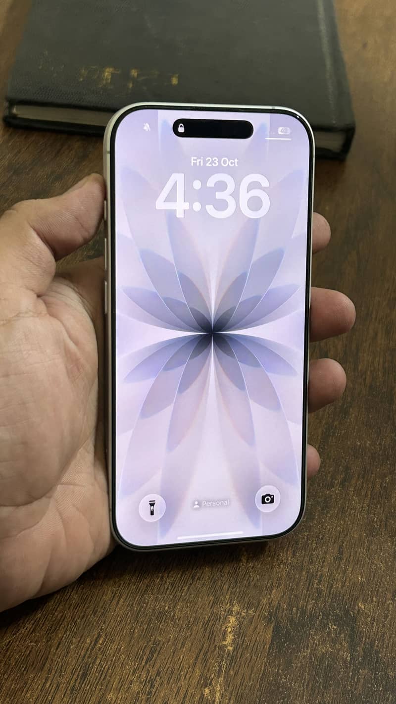Apple iPhone 17 7