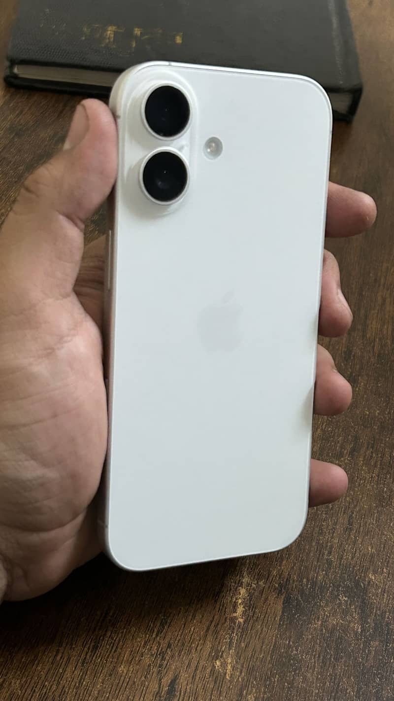 Apple iPhone 17 8