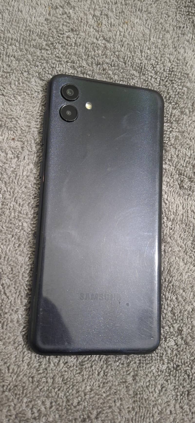 Samsung Mobile A04 1