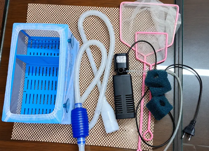 Selling complete aquarium setup with fishes and accessories. — photo 4
