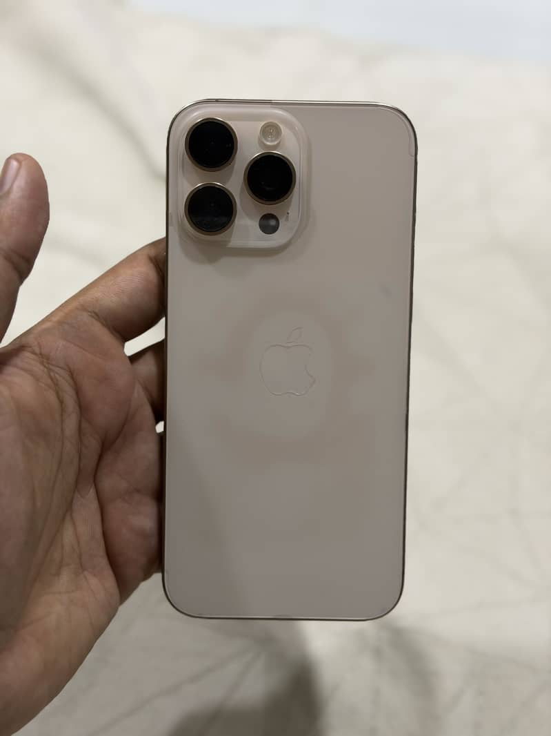 Apple iPhone 16 Pro Max 0
