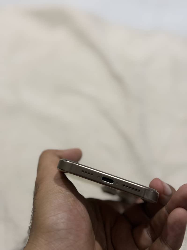Apple iPhone 16 Pro Max 5