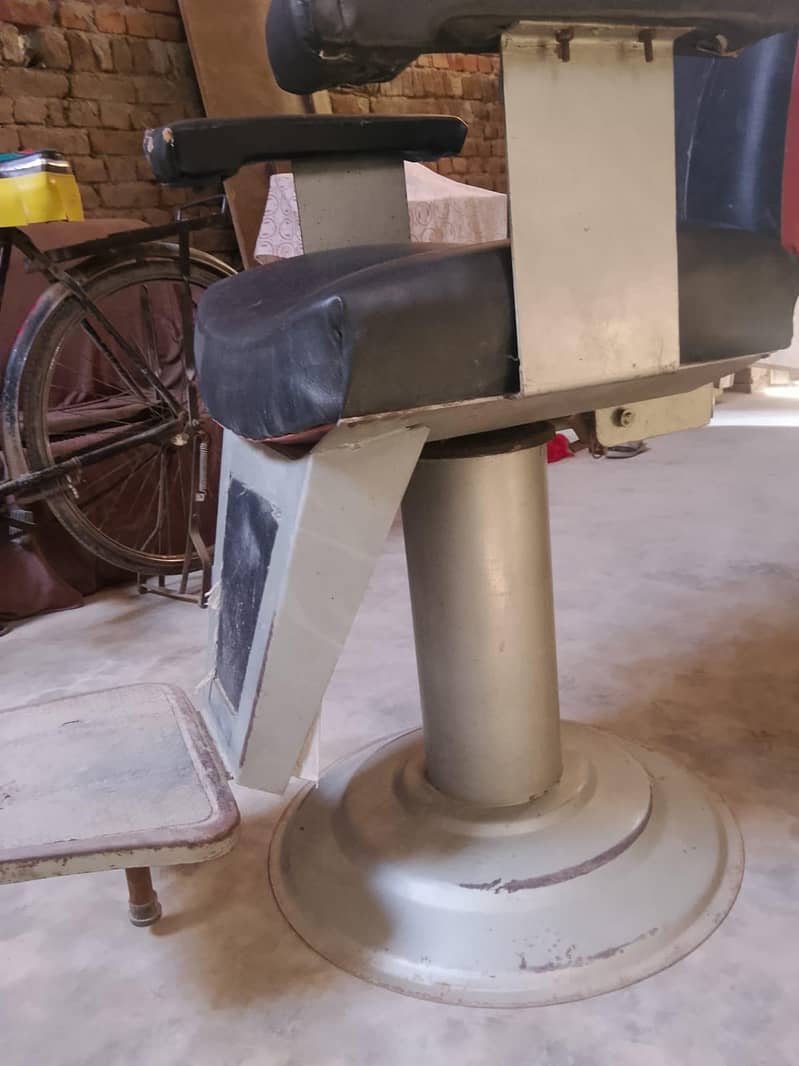 saloon chair 2