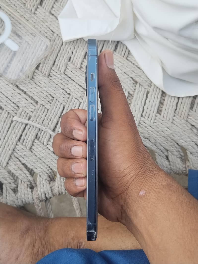 Apple iPhone 12 Pro Max 4