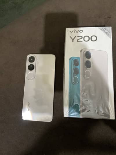 Vivo y200 8GB 256Ram