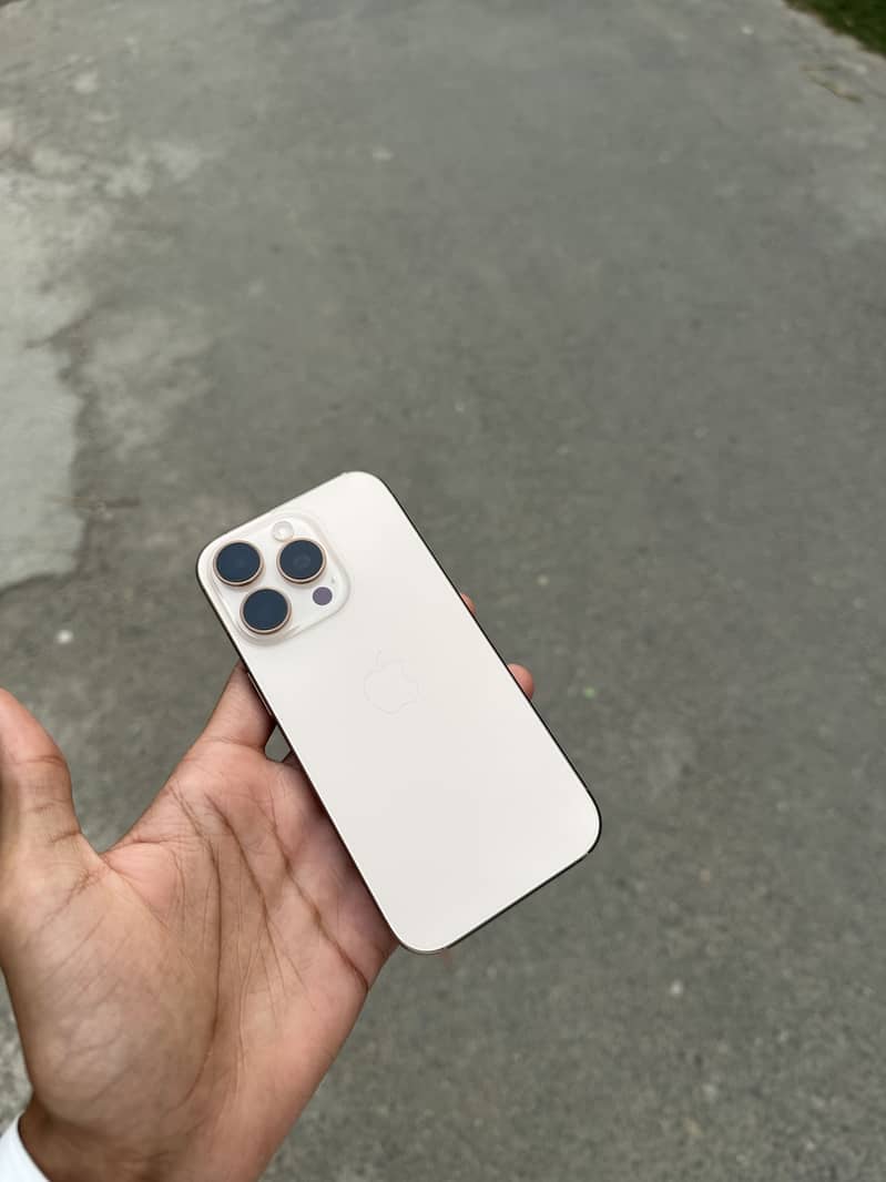Apple iPhone 16 Pro 4