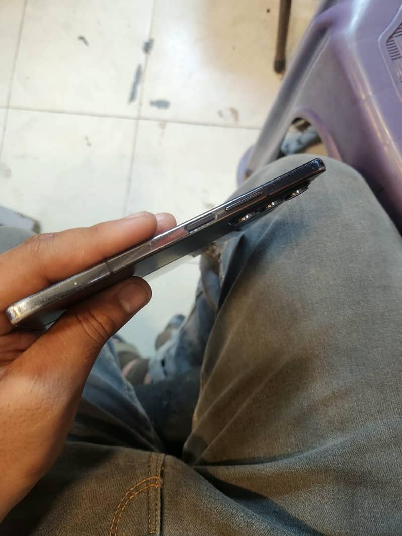 Tecno CAMON 40 19
