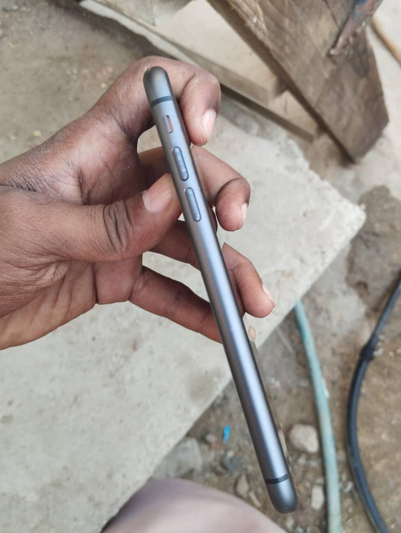 Apple iPhone 11 bypass 4