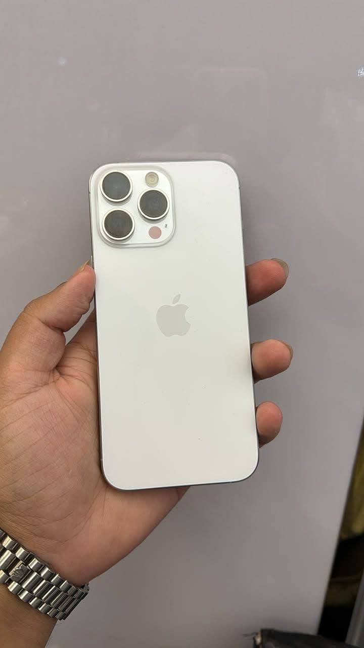 Apple iPhone 16 Pro Max 0