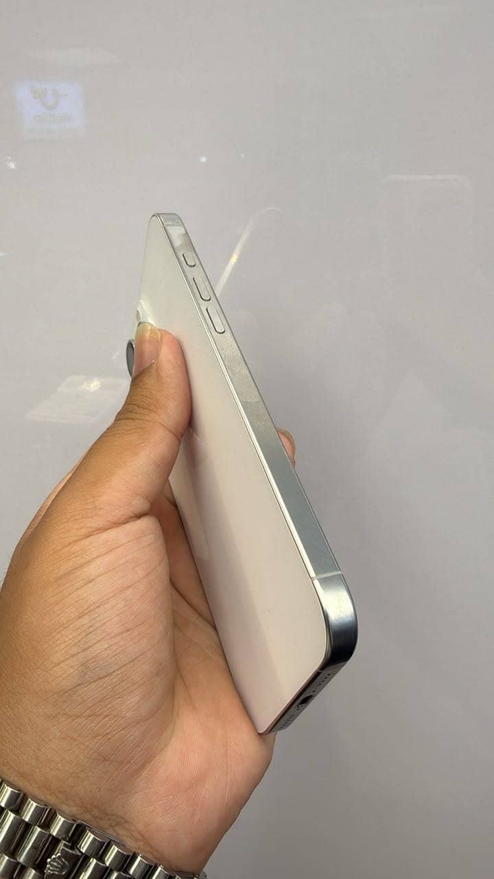 Apple iPhone 16 Pro Max 3