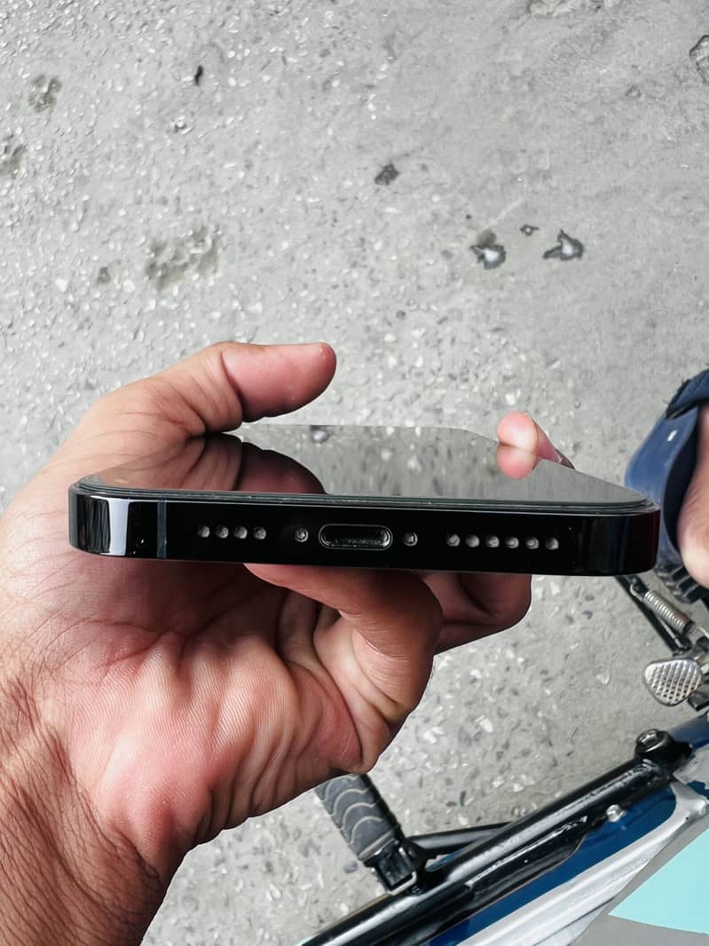 Apple iPhone 14 Pro Max 1