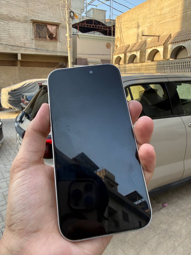 Apple iPhone 16 1