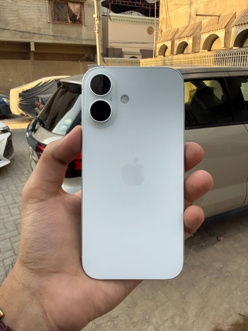 Apple iPhone 16 2