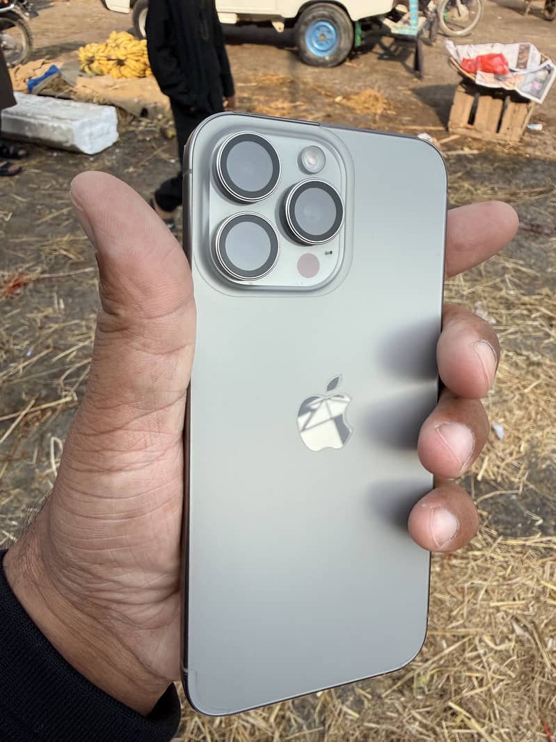 Apple iPhone 15 Pro Max 1