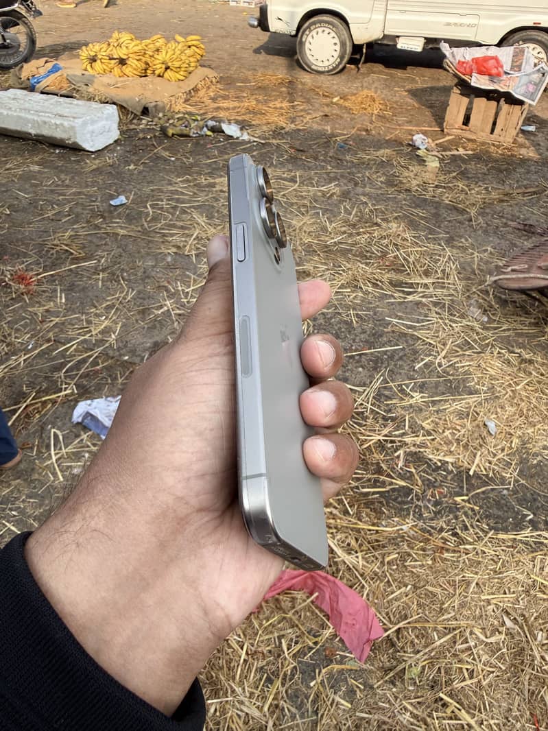 Apple iPhone 15 Pro Max 2