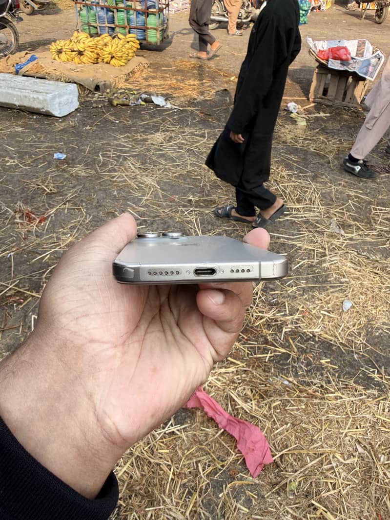Apple iPhone 15 Pro Max 6
