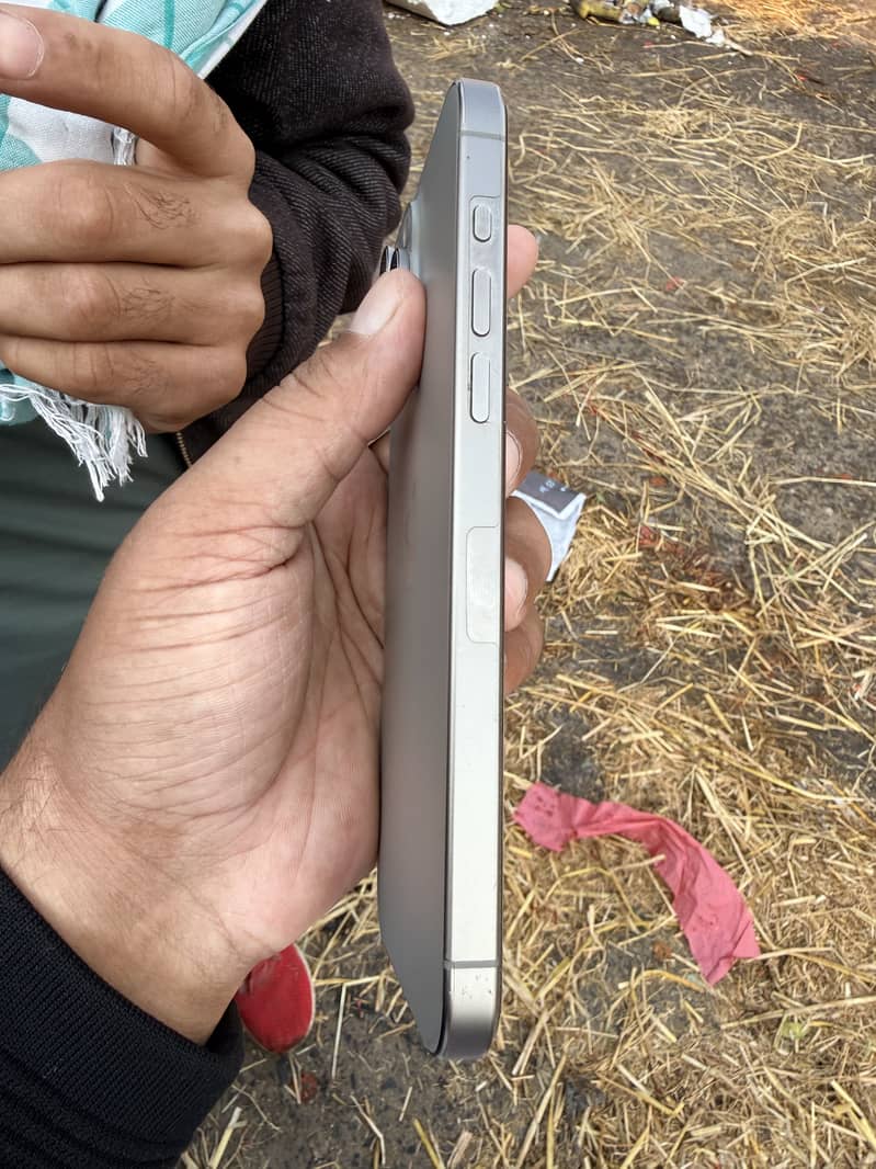 Apple iPhone 15 Pro Max 7