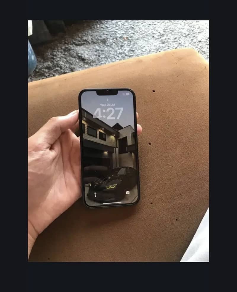 Apple iPhone 13 4