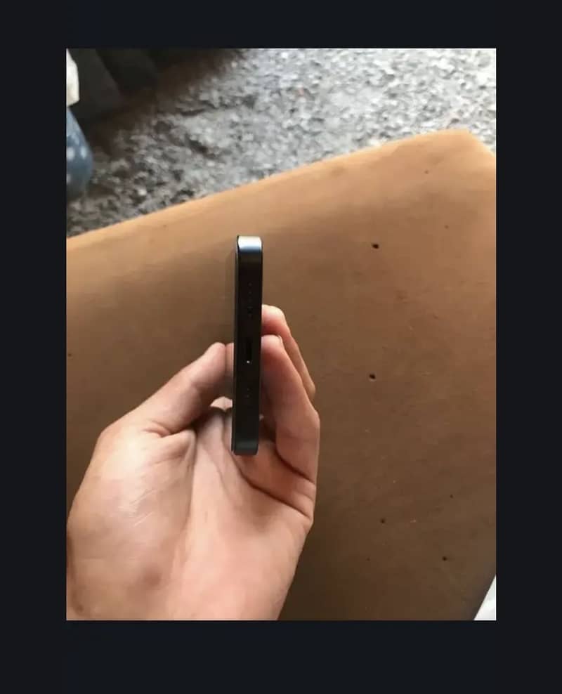 Apple iPhone 13 5