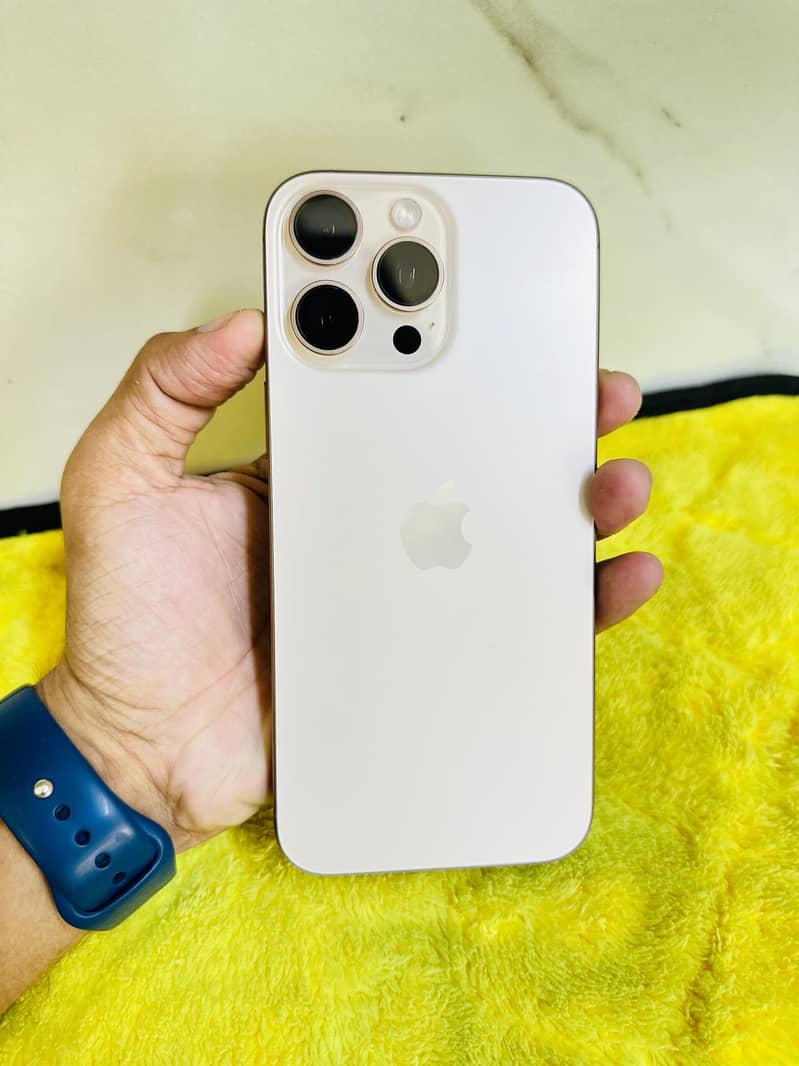 Apple iPhone 16 Pro Max 0