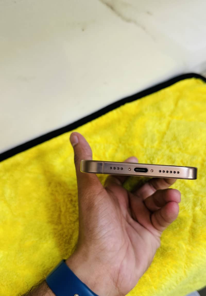 Apple iPhone 16 Pro Max 3