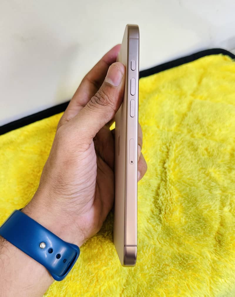 Apple iPhone 16 Pro Max 5