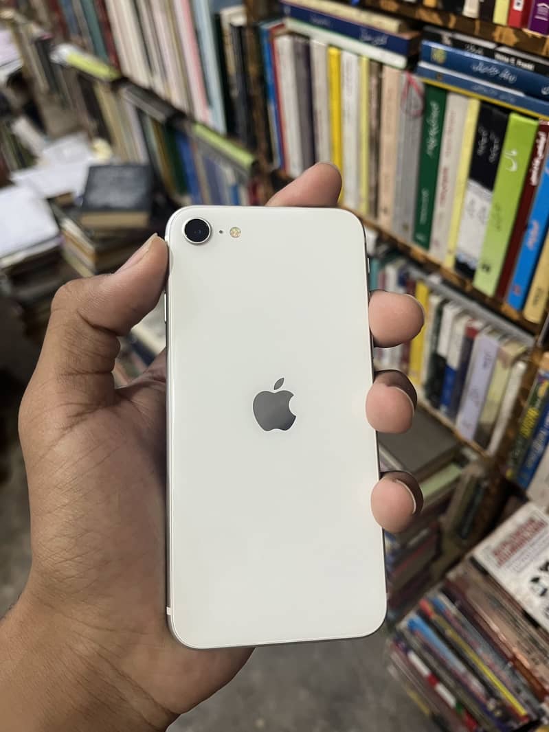 Apple iPhone SE 2022 0