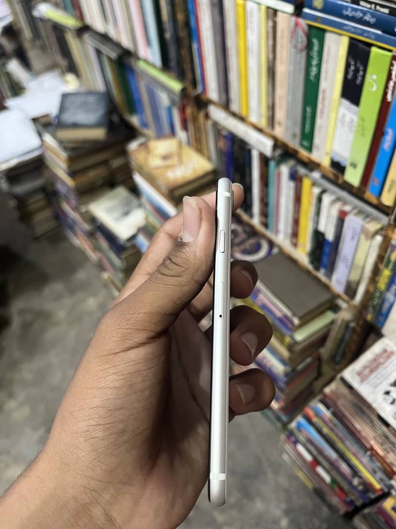 Apple iPhone SE 2022 3