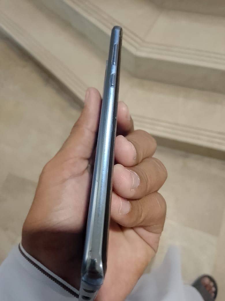 Samsung Mobile S10 Plus 3