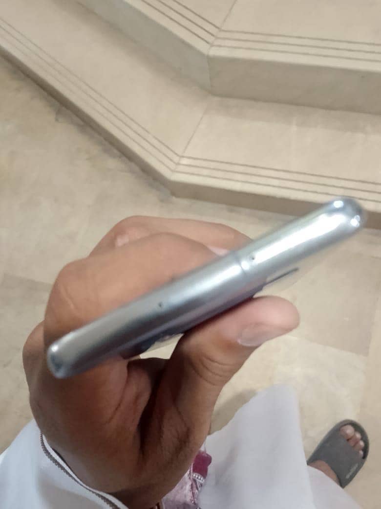 Samsung Mobile S10 Plus 6