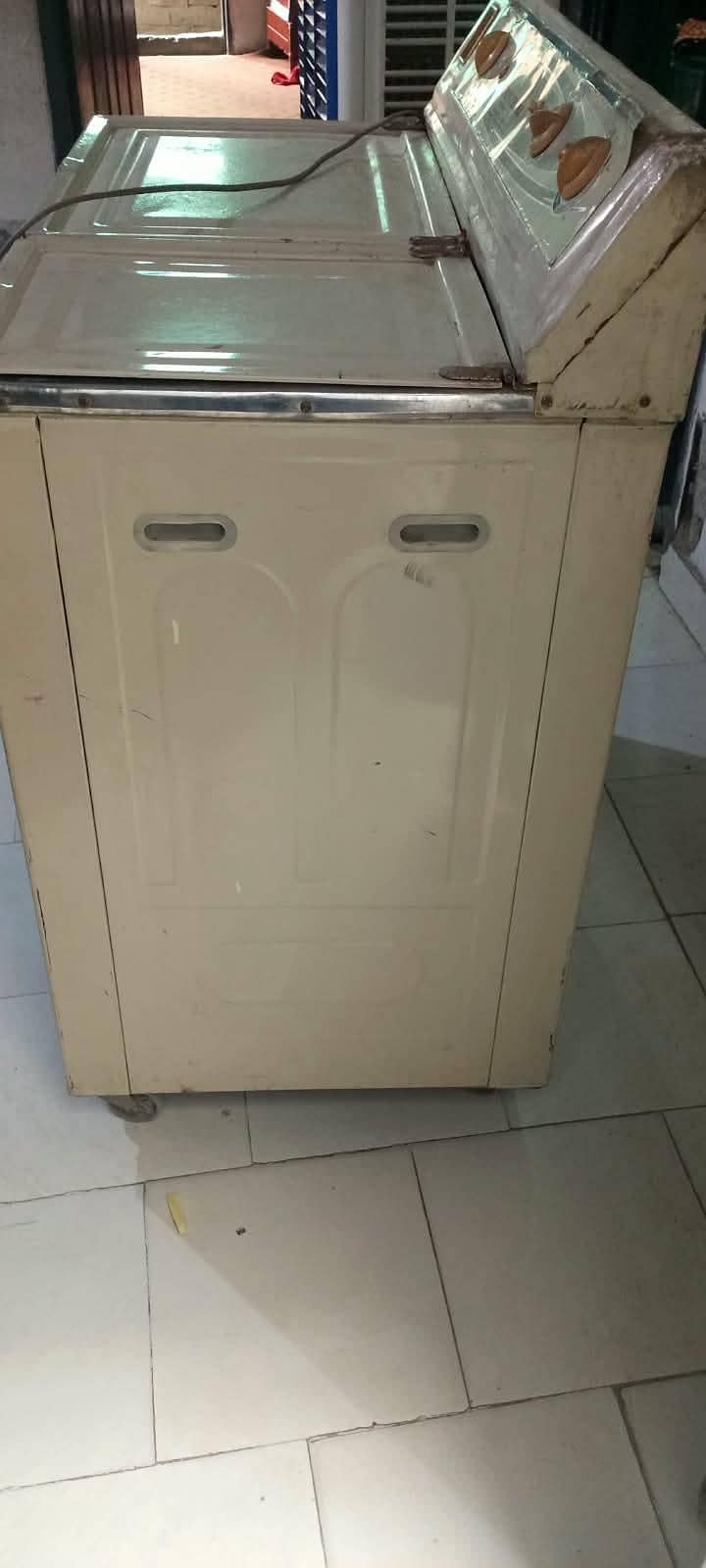 Washing and drayer machine 4