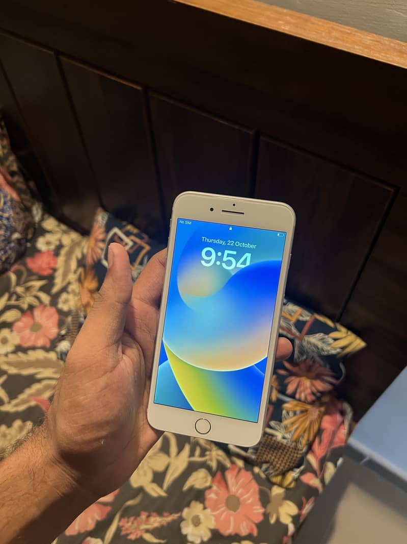 Apple iPhone 8 Plus 0