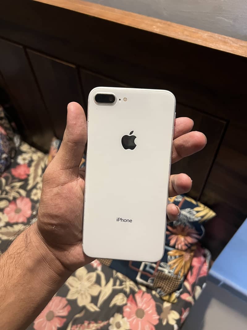 Apple iPhone 8 Plus 1