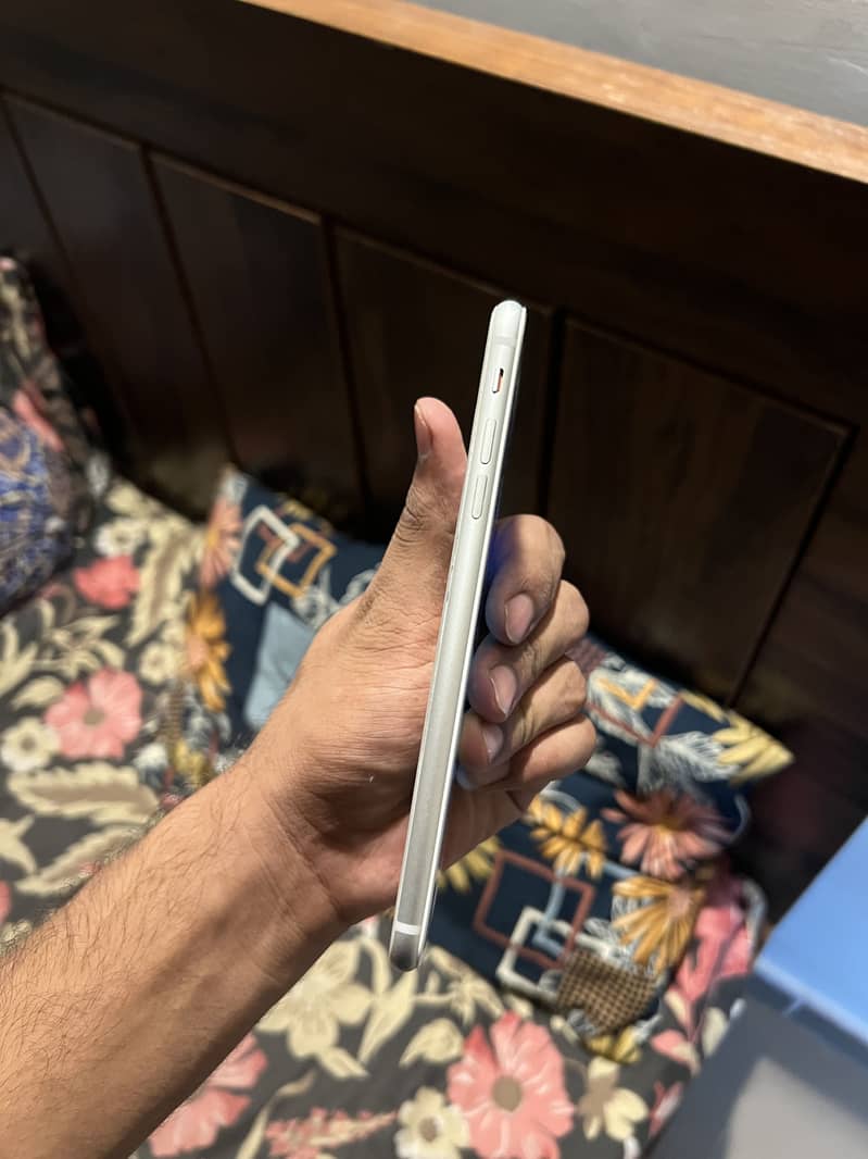 Apple iPhone 8 Plus 5