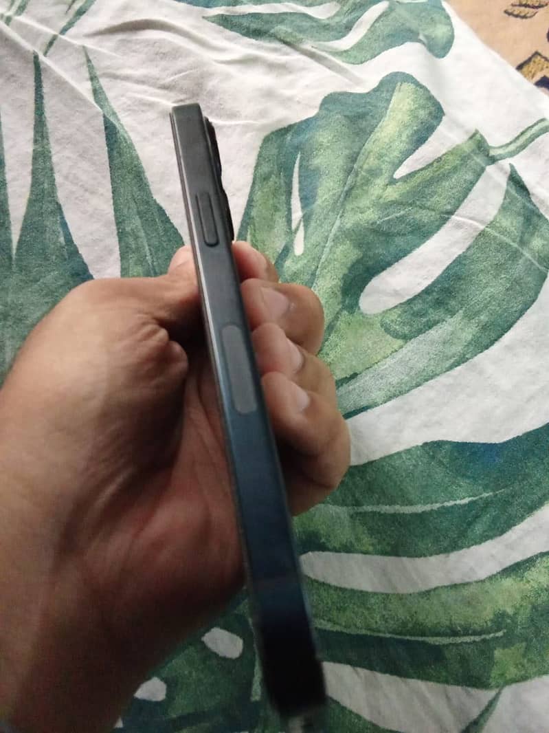 Apple iPhone 13 2