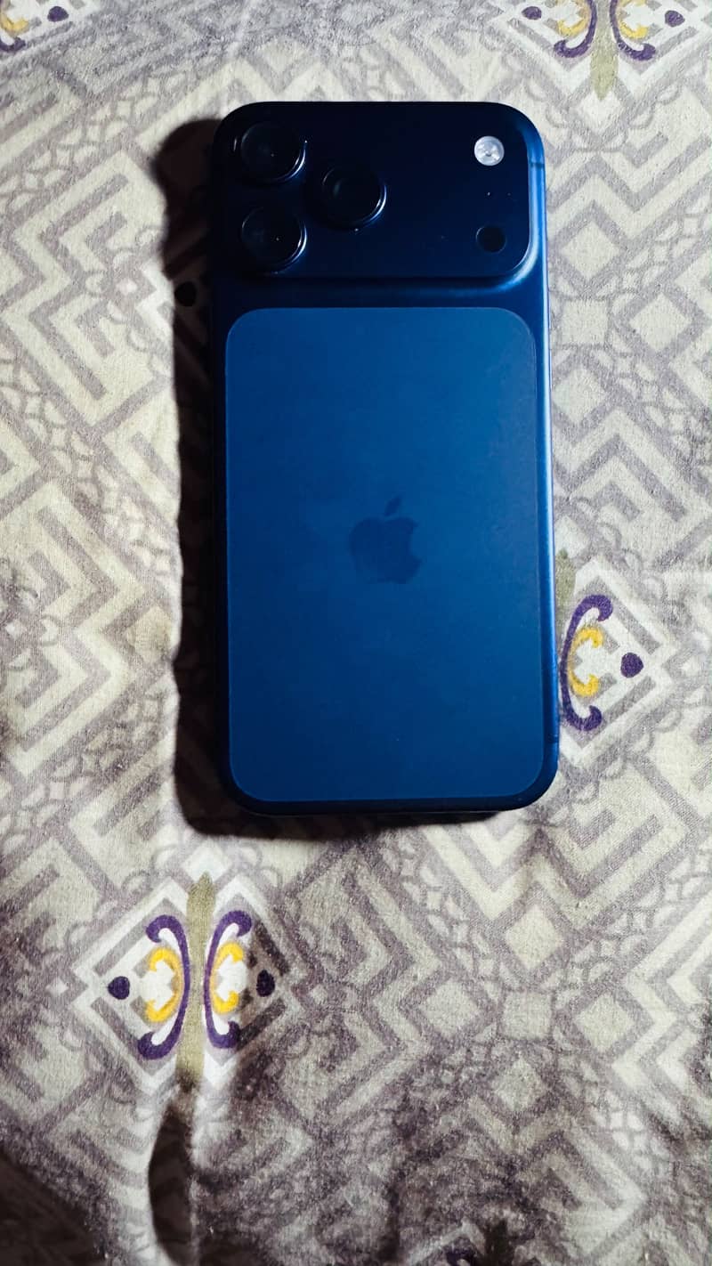 Apple iPhone 17 Pro Max 4