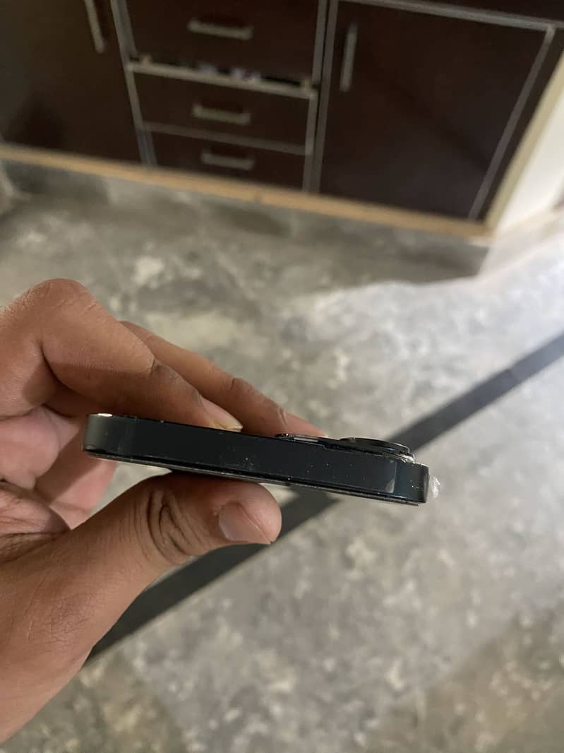 iPhone 14 non active with box 3