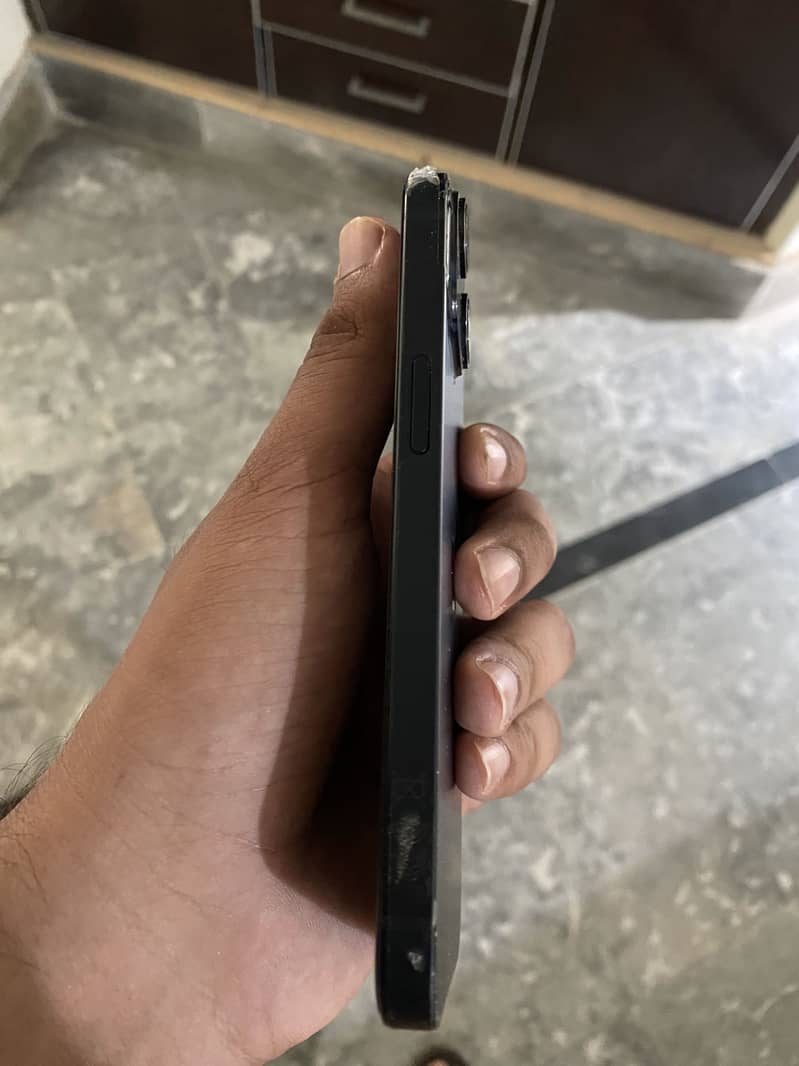 iPhone 14 non active with box 4